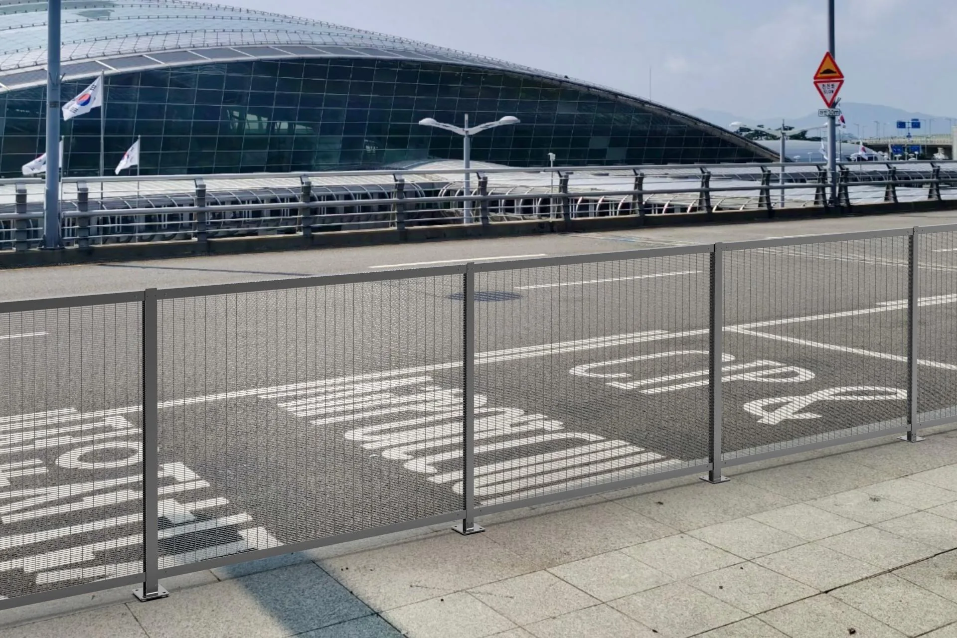358 mesh fence post in station