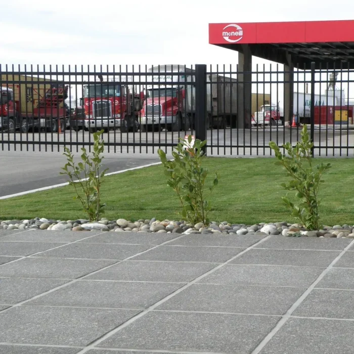 Rod-Top-Rackable-Fence-Panels-Application