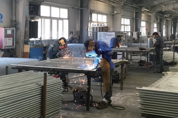 Temporary fence panel welding