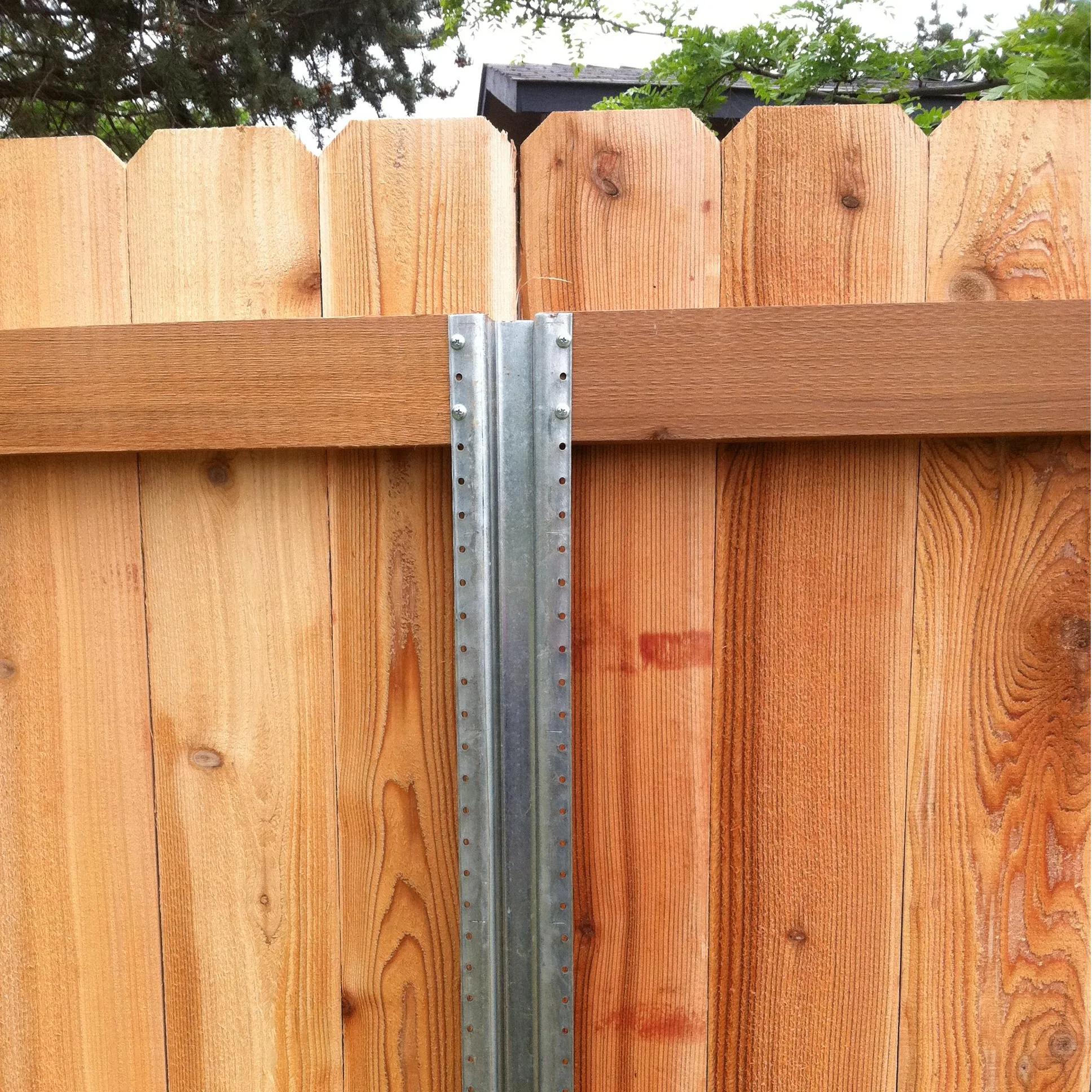 steel fence posts for wood fence application 