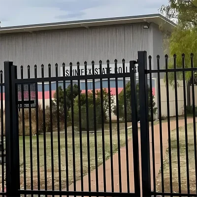 Black Powder Coated 2 Rail Steel Press Point Gate in factory