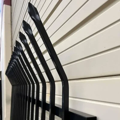 Curved Spear Top Gate